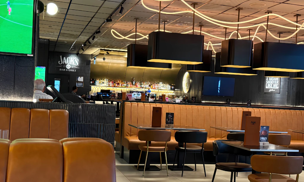 Jack's Bar & Grill (Concourse A, near McDonald's)